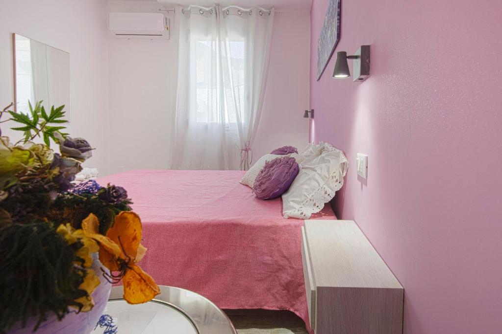 Łóżko lub łóżka w pokoju w obiekcie Rosy rosy