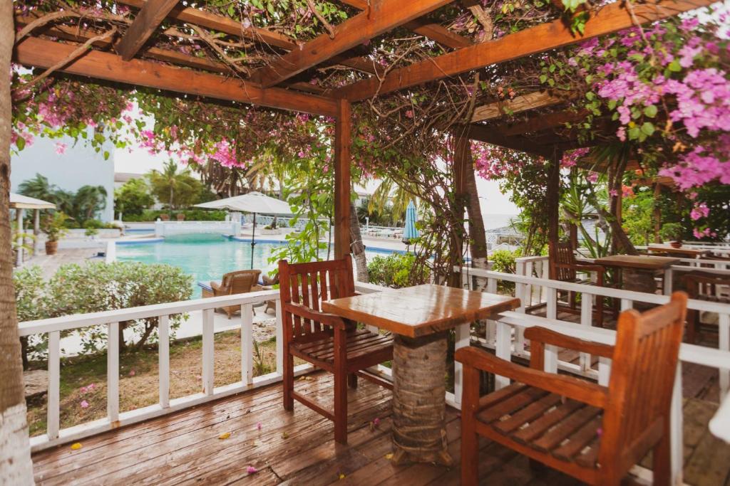 Ocean Point Beach Resort & Spa Adults Onlyの敷地内または近くにあるプール