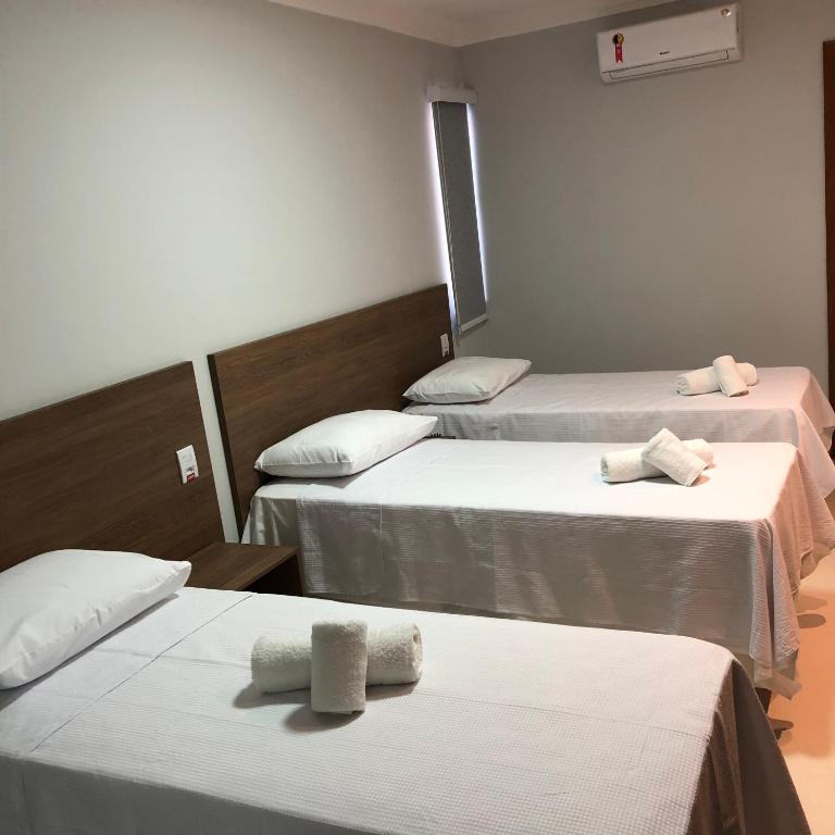 Postel nebo postele na pokoji v ubytování KK Palace Hotel