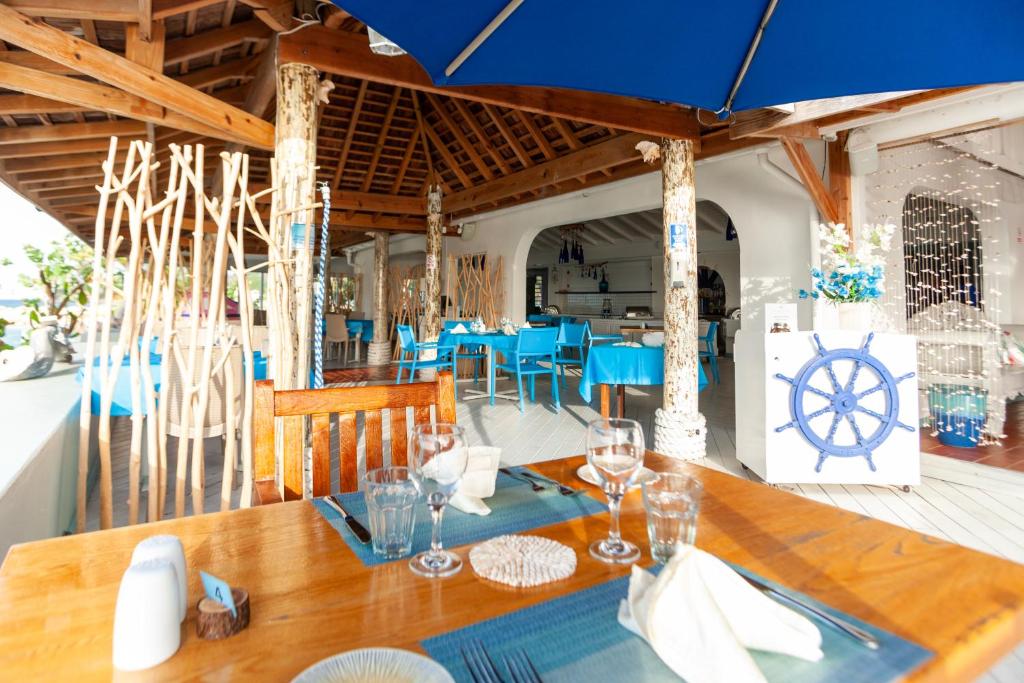Ocean Point Beach Resort & Spa Adults Onlyにあるレストランまたは飲食店