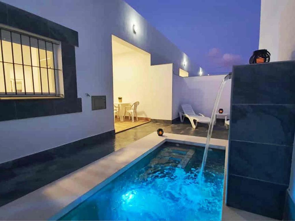 Booking.com: Apartamentos con piscina privada , Chiclana de la Frontera,  España . ¡Reserva tu hotel ahora!