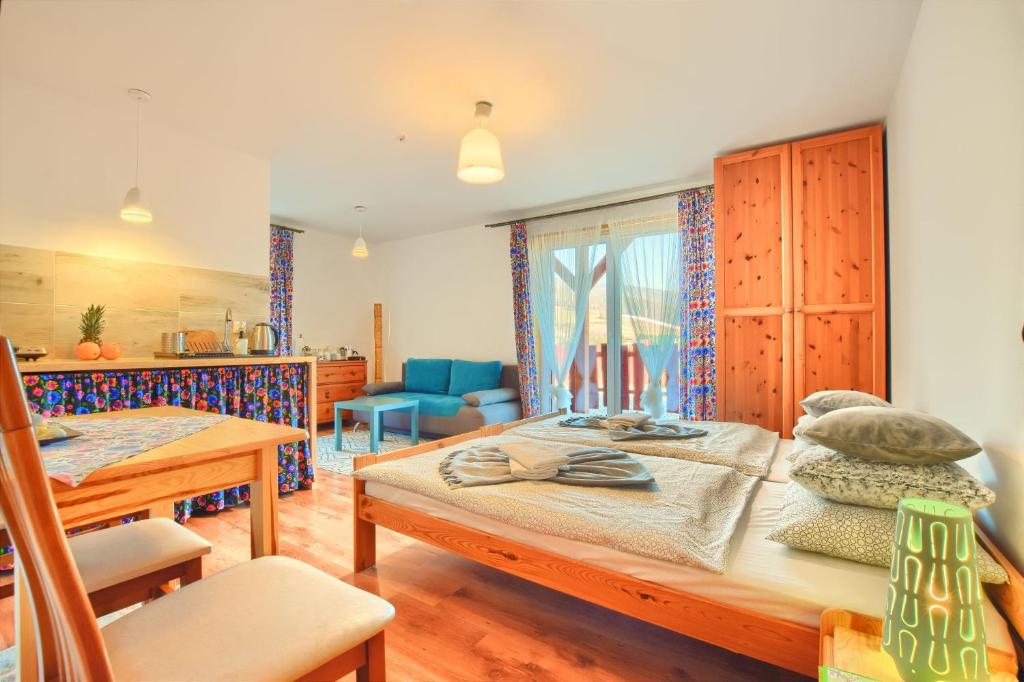 Postel nebo postele na pokoji v ubytování Apartamenty Soszów