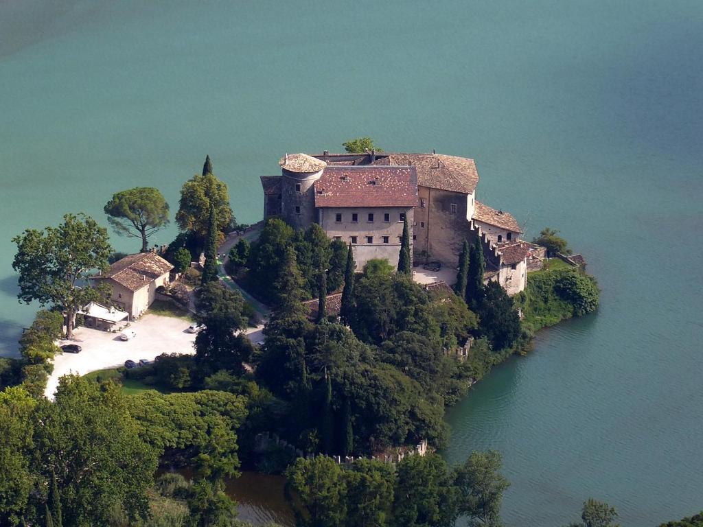 Castel Toblino Apartments - Housity