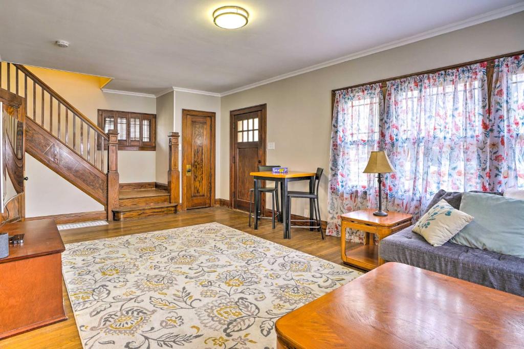 'White House of Red Wing' Spacious Family Retreat! - Vakantiehuis