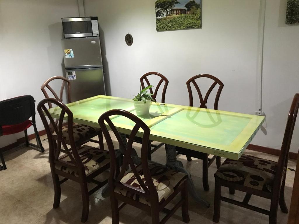 Fotografie z fotogalerie ubytování Hermosa Casa en el centro de Santa Rosa de Cabal, sobre vía principal a 3 cuadras de la Plaza v destinaci Santa Rosa de Cabal