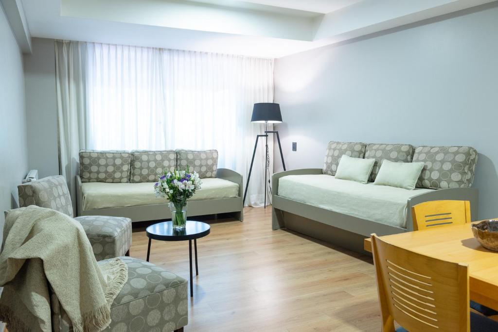 Cama ou camas em um quarto em Portal Plaza Suites