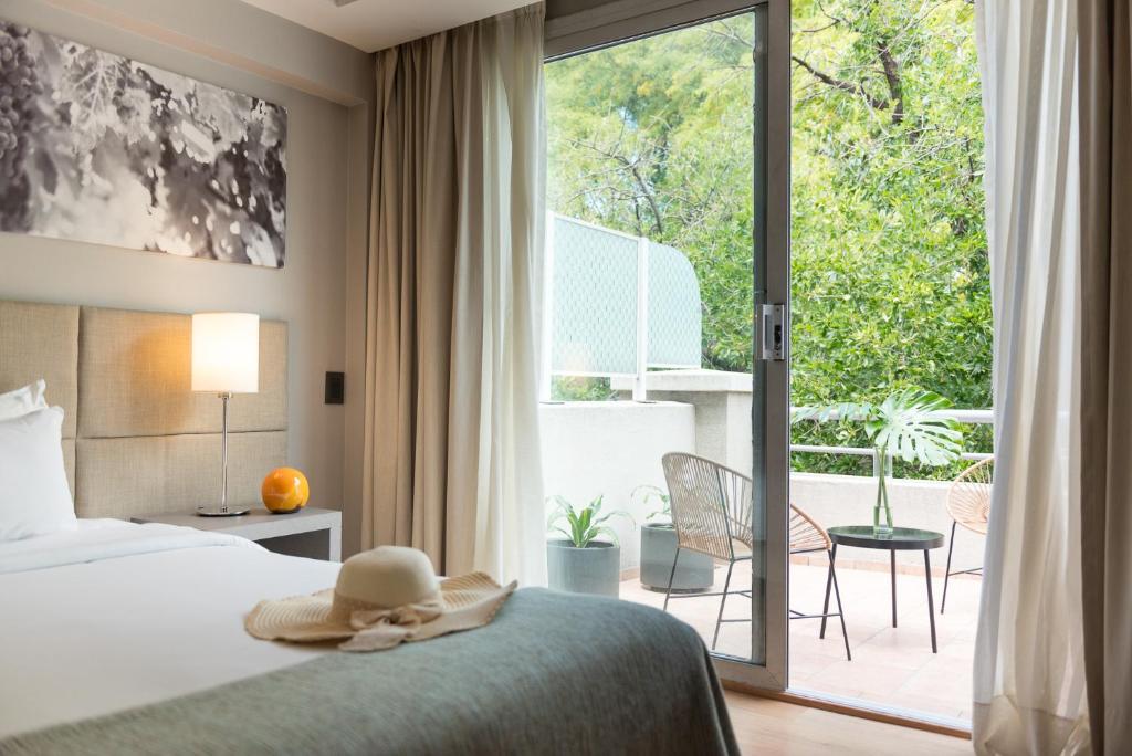 Cama ou camas em um quarto em Portal Plaza Suites