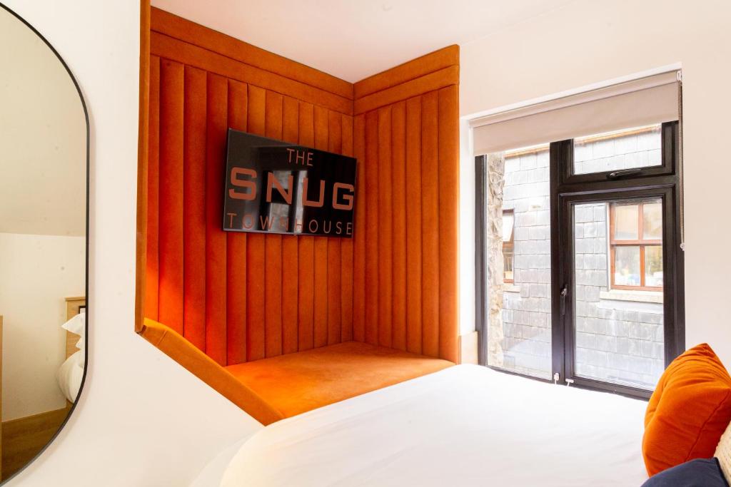 Postel nebo postele na pokoji v ubytování The Snug Townhouse