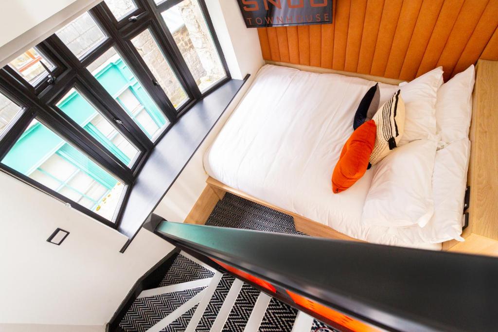 Postel nebo postele na pokoji v ubytování The Snug Townhouse