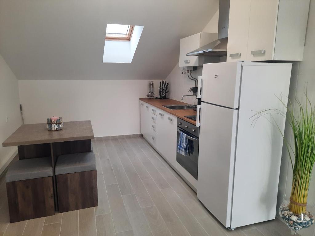 Kuchyňa alebo kuchynka v ubytovaní Apartments LUNA