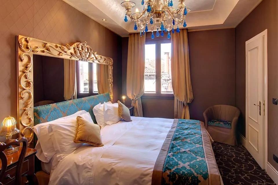 Pesaro Palace - Resim 13