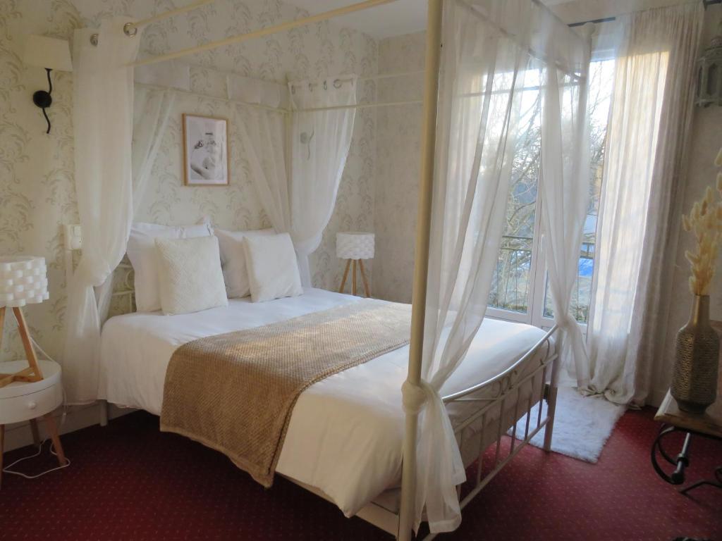Logis Hôtel Saint Cyr - Double Room