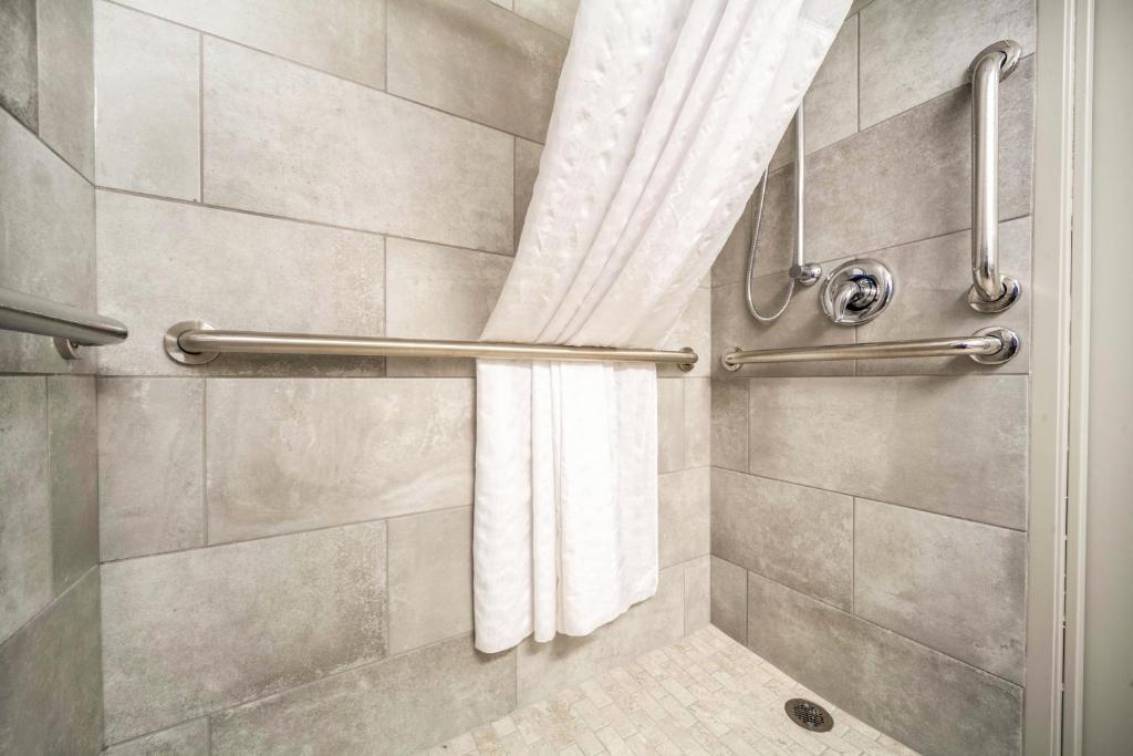 Quality Inn and Conference Center I-80 Grand Island - Habitación King - Accesible/No Fumadores