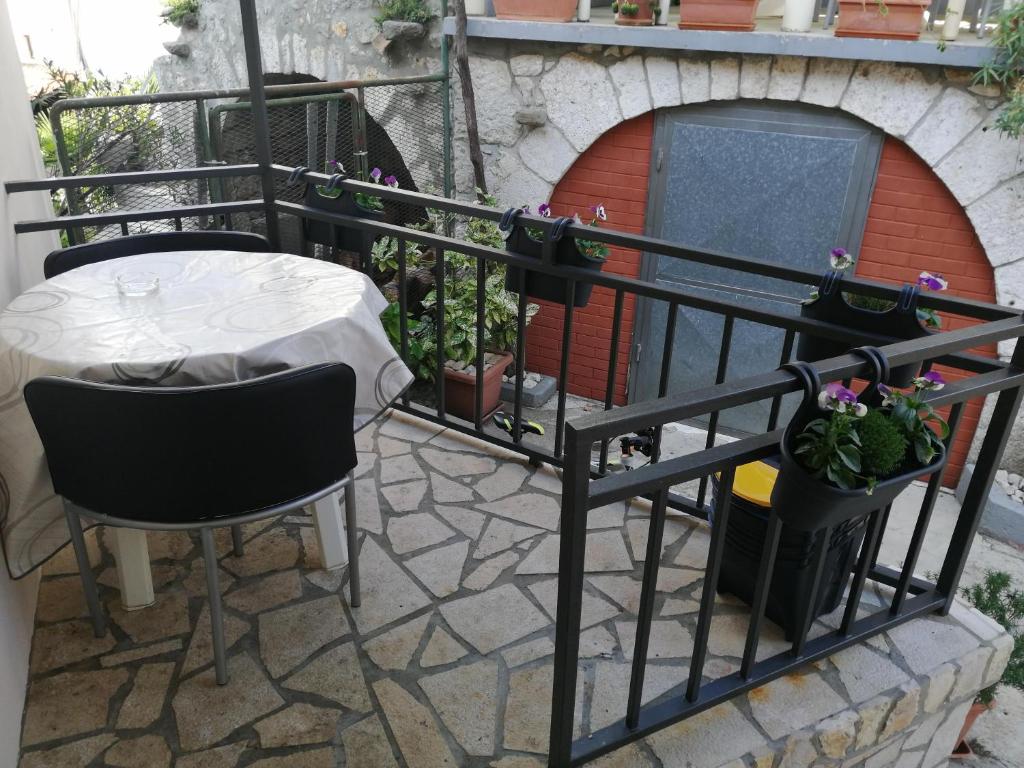 Balkón nebo terasa v ubytování CENTAR NJIVICE