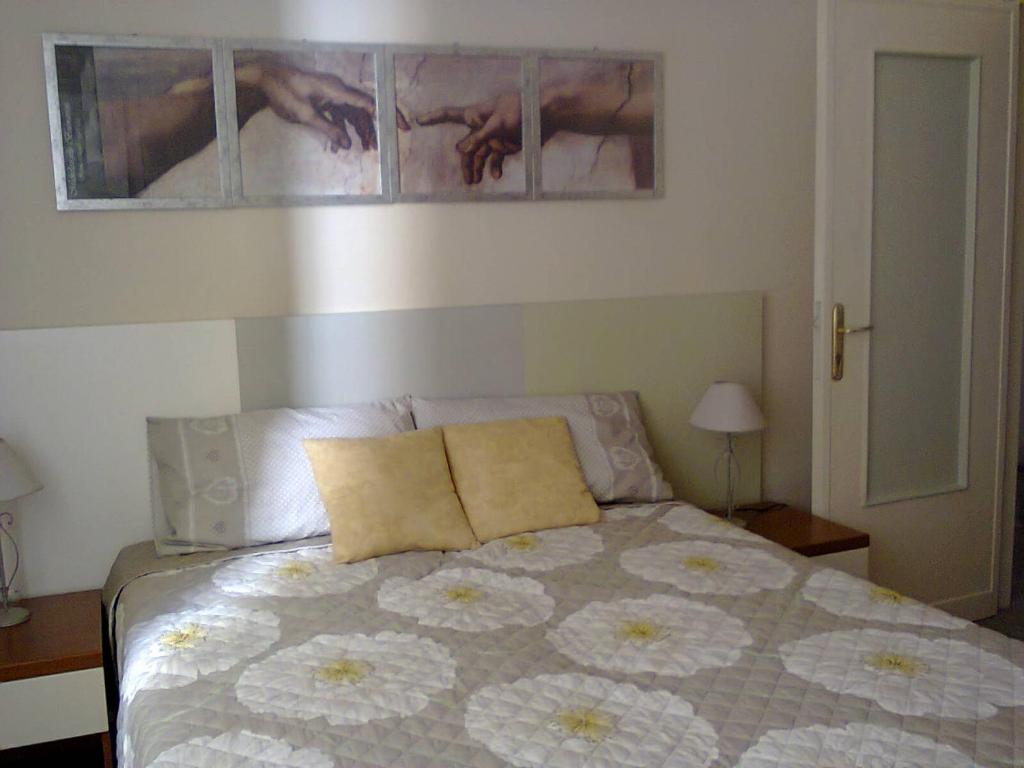 Postel nebo postele na pokoji v ubytování Affittacamere La Spezia Inn