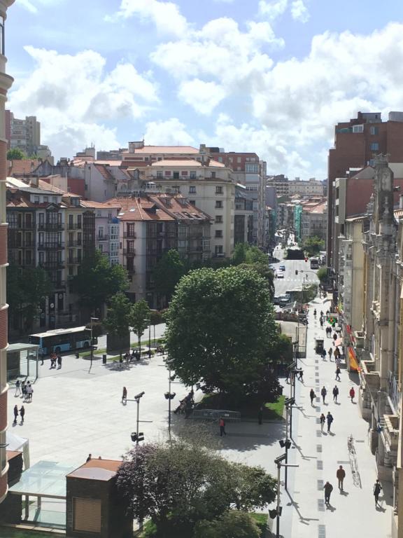 Nespecifikovaný výhled na destinaci Santander nebo výhled na město při pohledu z penzionu