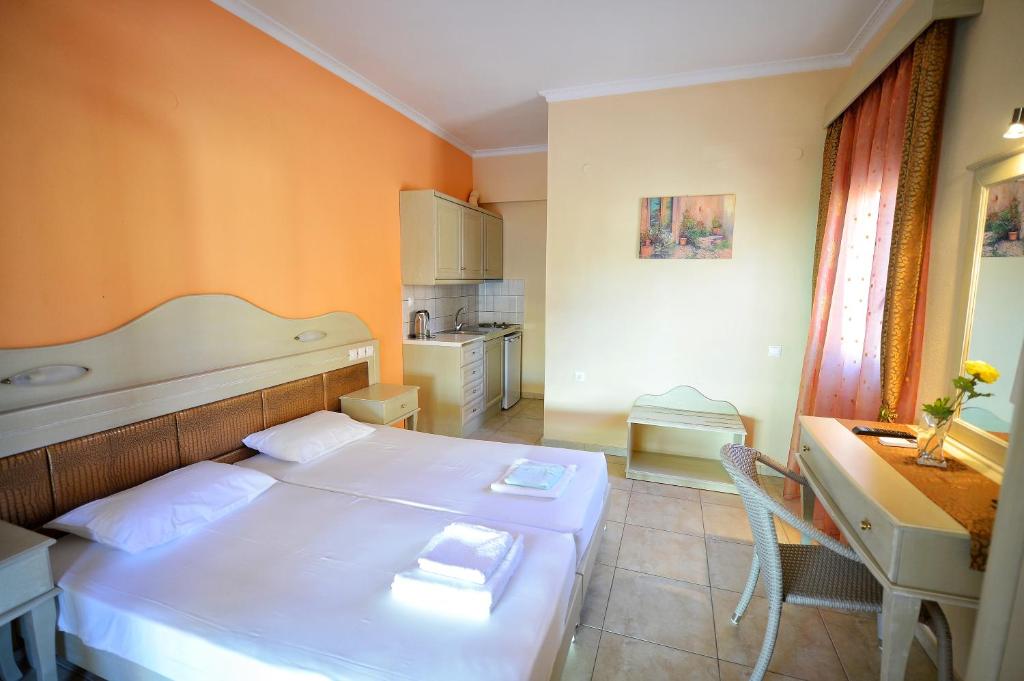 Postel nebo postele na pokoji v ubytování Artemis Rooms Leptokarya