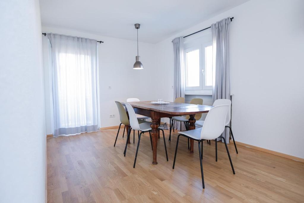 Fotografia z galérie ubytovania WOHNUNG OBERGESCHOSS mit 3 Schlafzimmer in ruhiger Gegend v destinácii Mäder