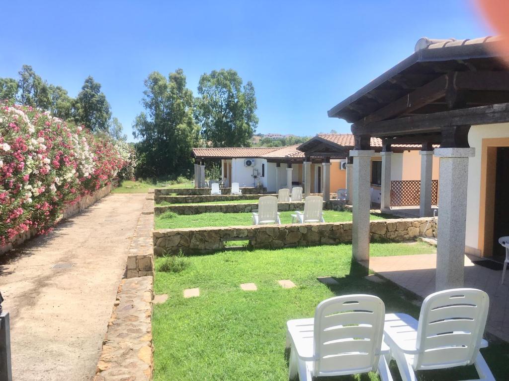 Vonkajšia záhrada v ubytovaní Residence S’Oggiastrone