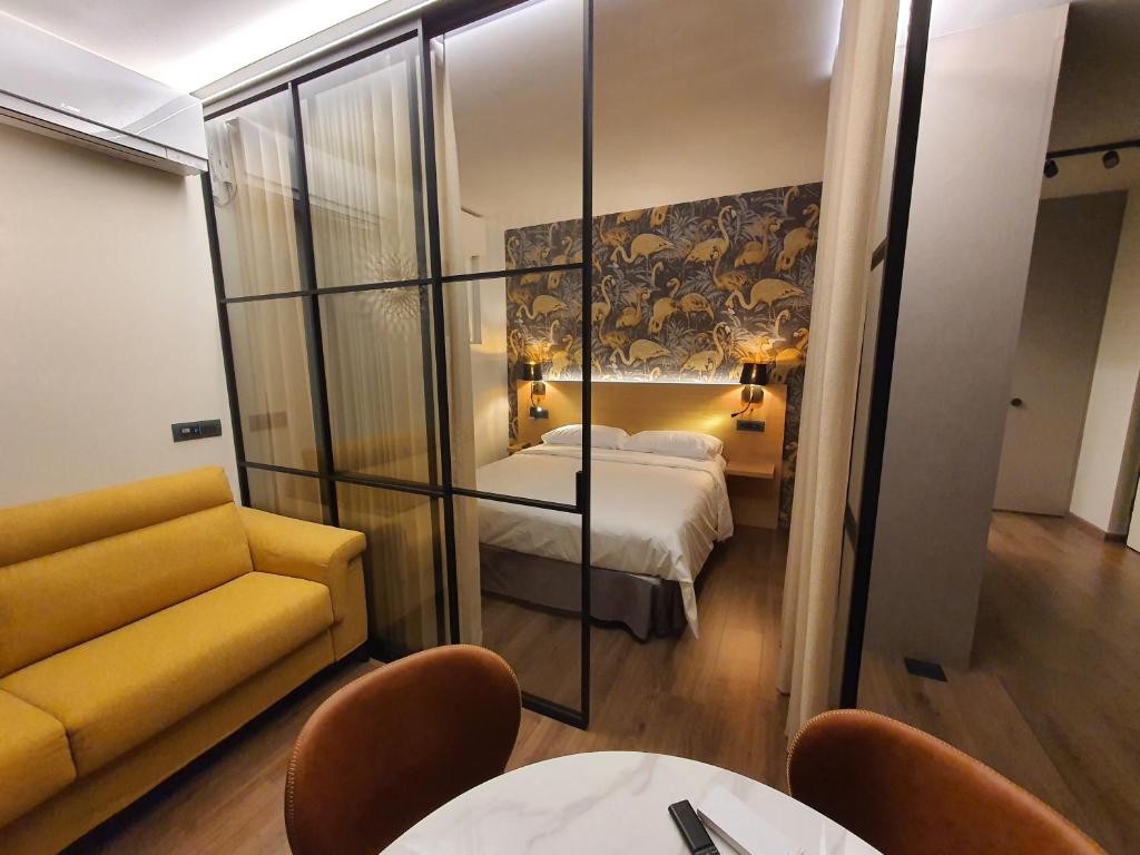 A seating area at Porta Romana Gold Suite