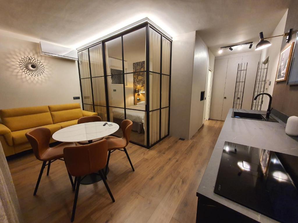 A seating area at Porta Romana Gold Suite