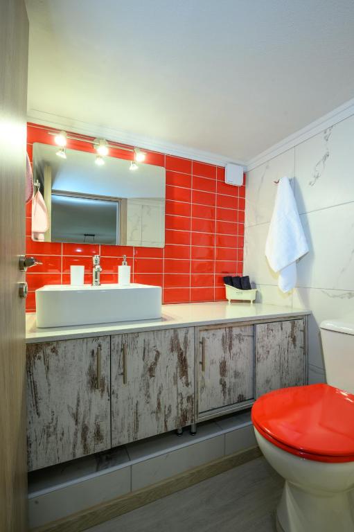 A bathroom at EA Lofthouse