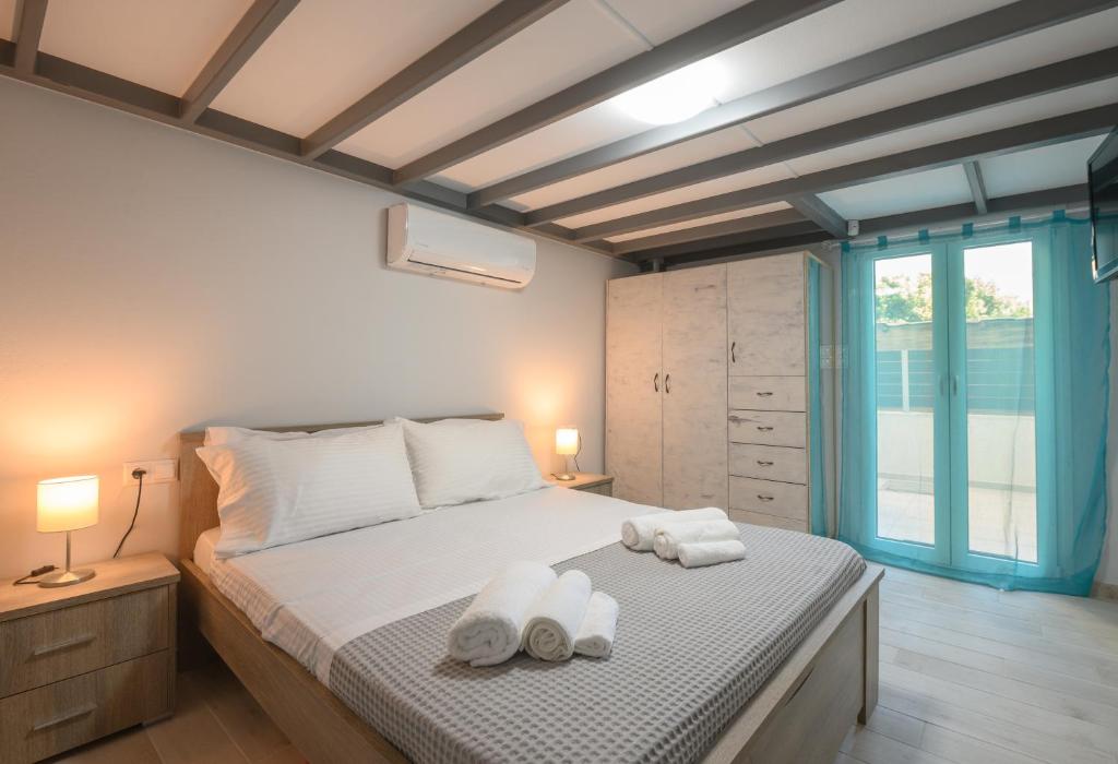 A bed or beds in a room at EA Lofthouse