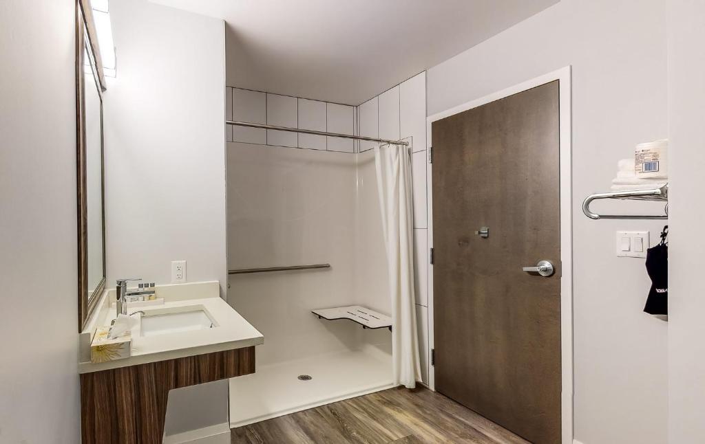 Koupelna v ubytování Park Inn by Radisson Osoyoos