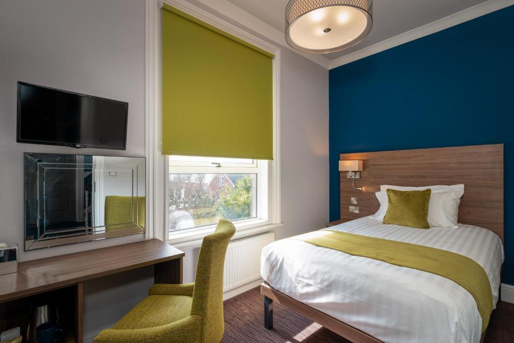 
Single Room with Private Bathroom
