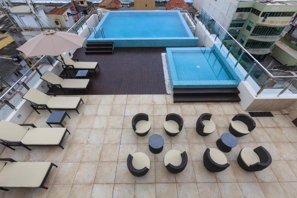 Bazén v ubytování Renuka City Hotel nebo v jeho okolí