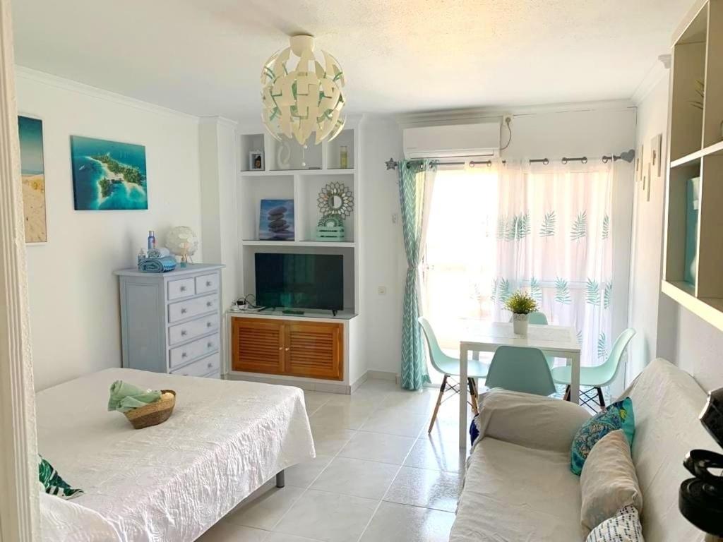 TV a/nebo společenská místnost v ubytování Estudio muy acogedor en Benalmádena