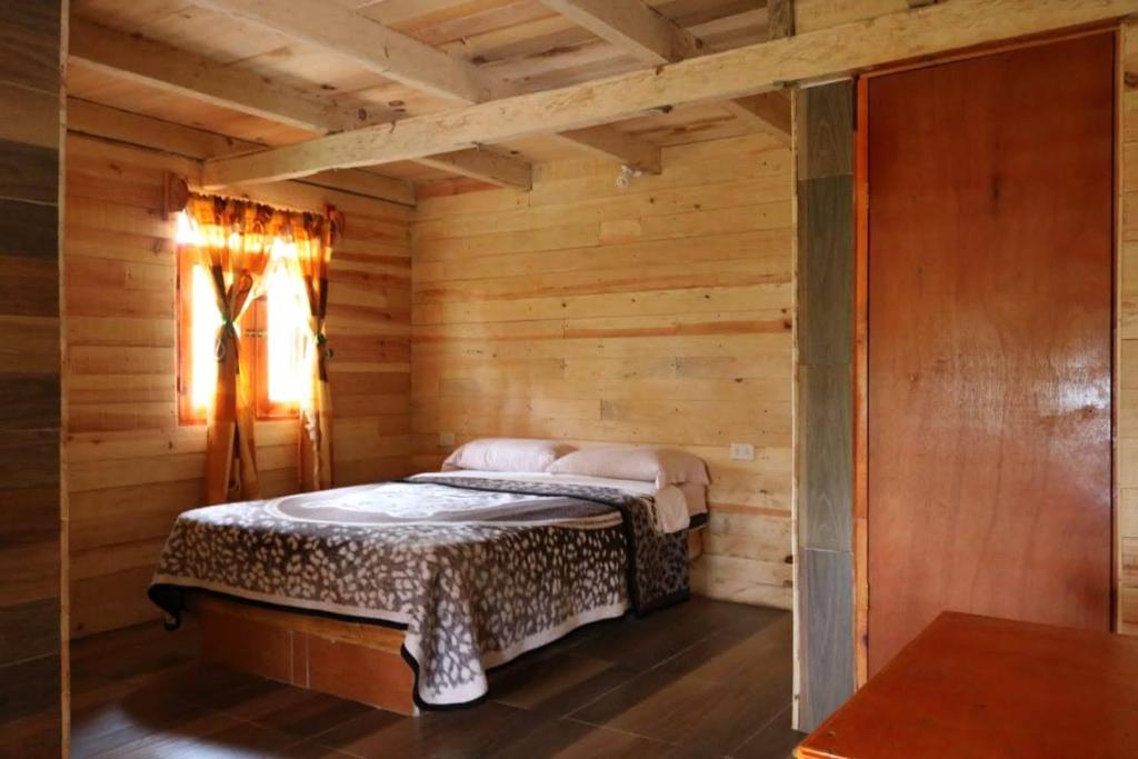 Postel nebo postele na pokoji v ubytování Cabañas los Cedros