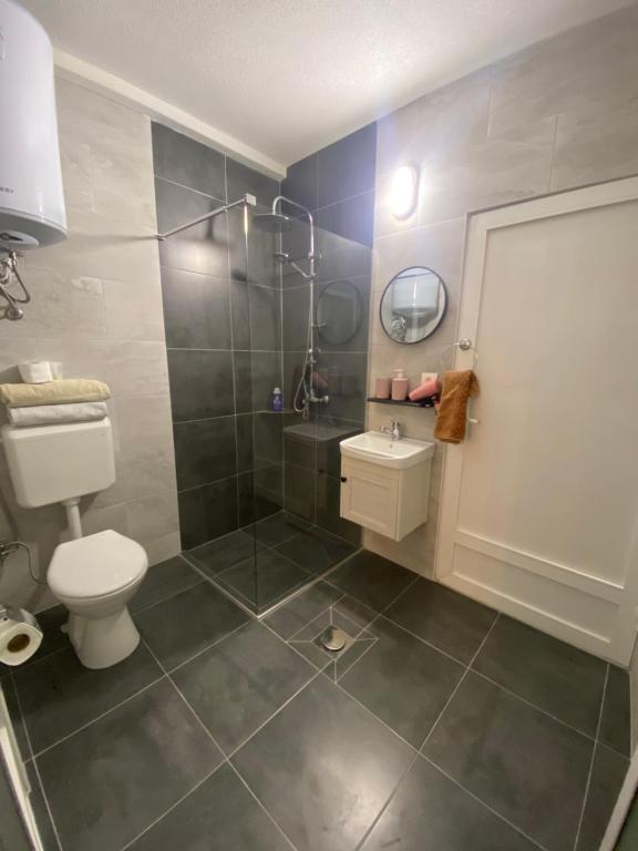 Koupelna v ubytování ZANI Hostel