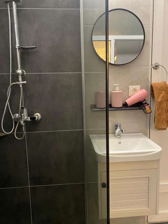 Koupelna v ubytování ZANI Hostel