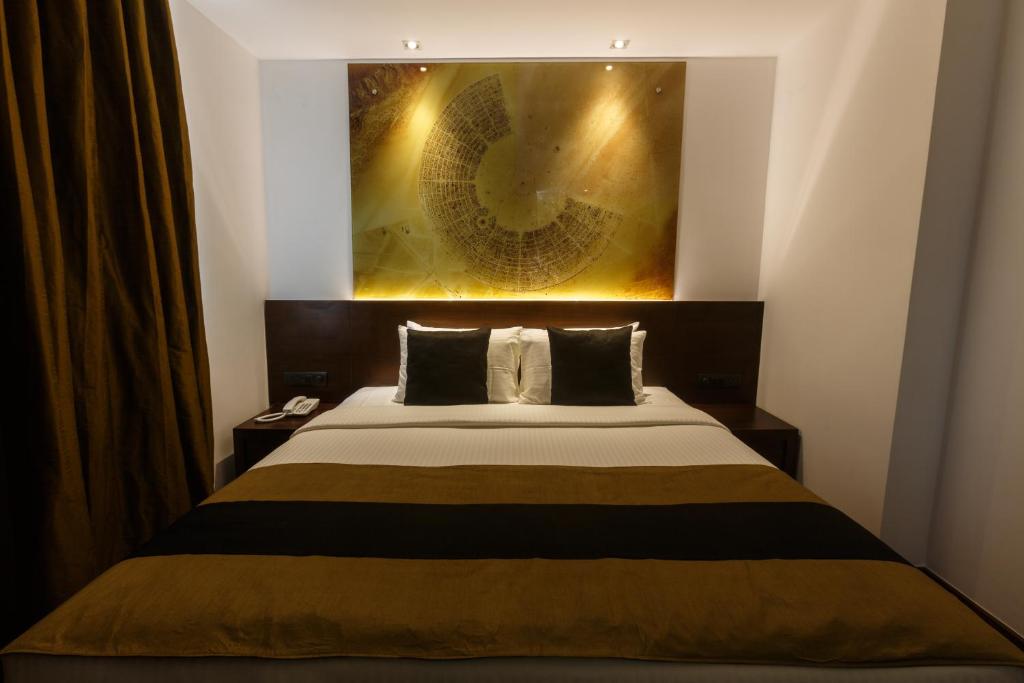 Postel nebo postele na pokoji v ubytování Renuka City Hotel