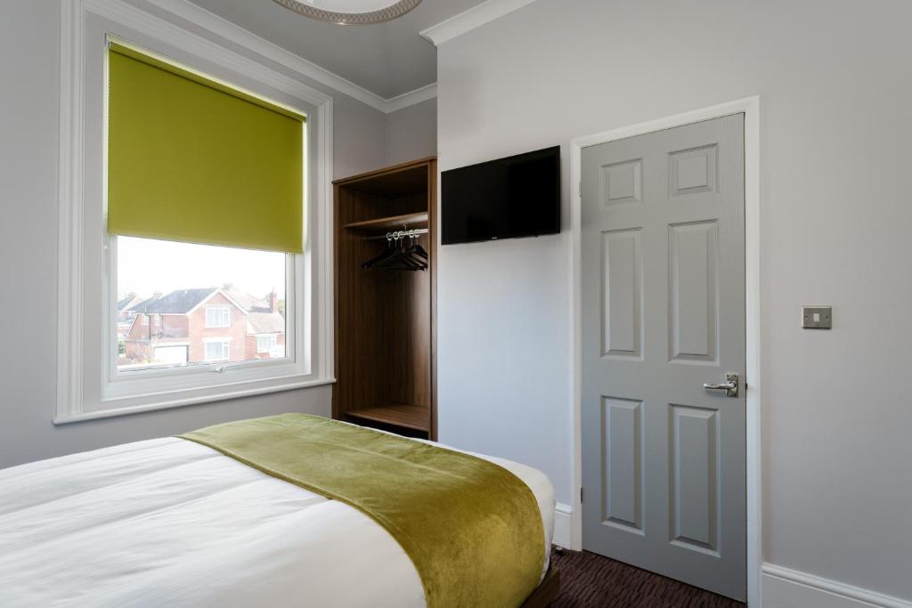 St Andrews Hotel - Double Room With Private Bathroom