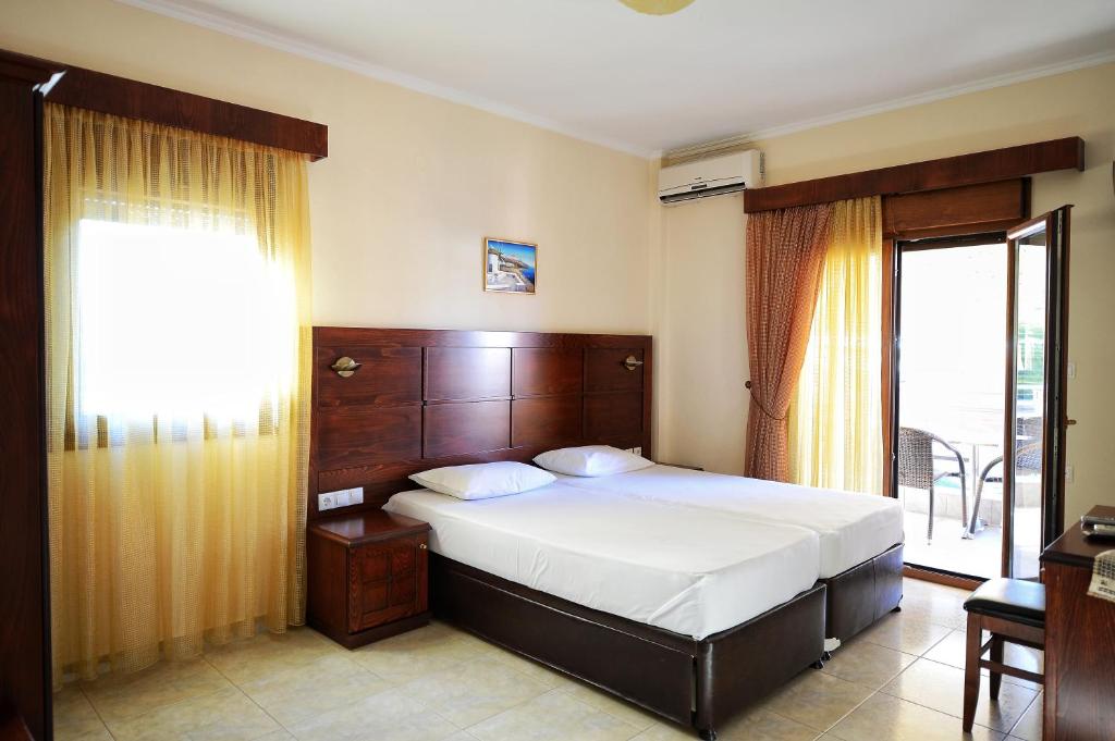 Postel nebo postele na pokoji v ubytování Artemis Rooms Leptokarya