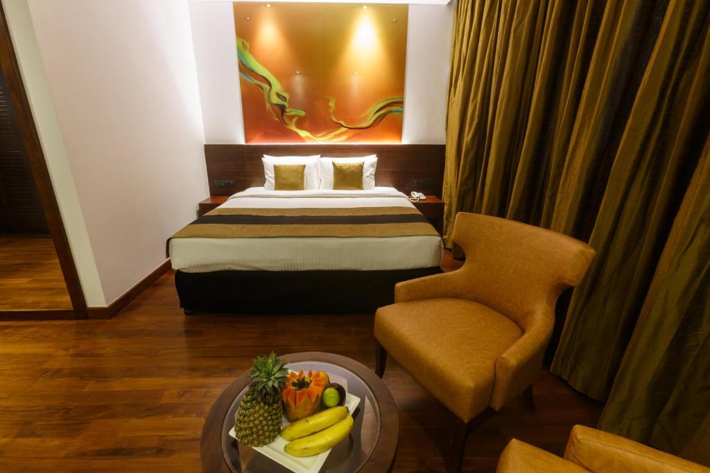 Postel nebo postele na pokoji v ubytování Renuka City Hotel