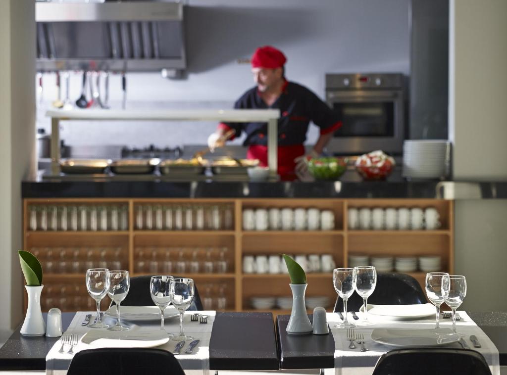 Επισκέπτες που μένουν στο Oktober Downtown Boutique Hotel