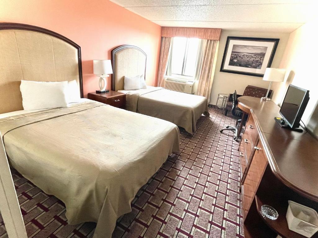 Fairbridge Hotel Cleveland East - Standard Double Room Smoking