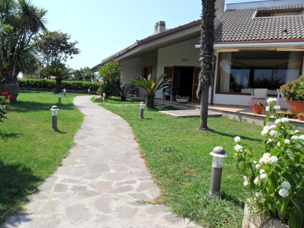 a walkway in front of a house at La stanza di villa Sara in Civitavecchia