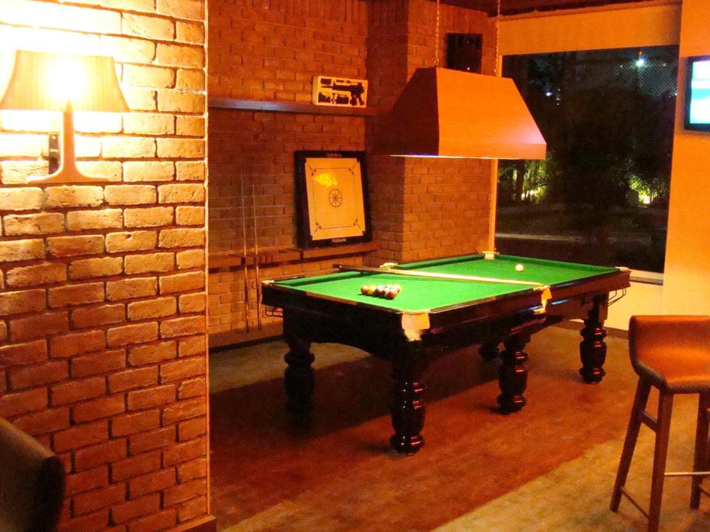 Biliár nebo kulečník v ubytování Lemon Tree Hotel Chennai