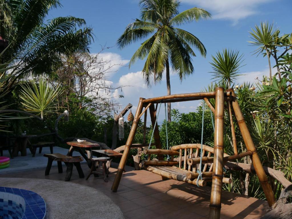Ein Garten an der Unterkunft Sairee View Resort