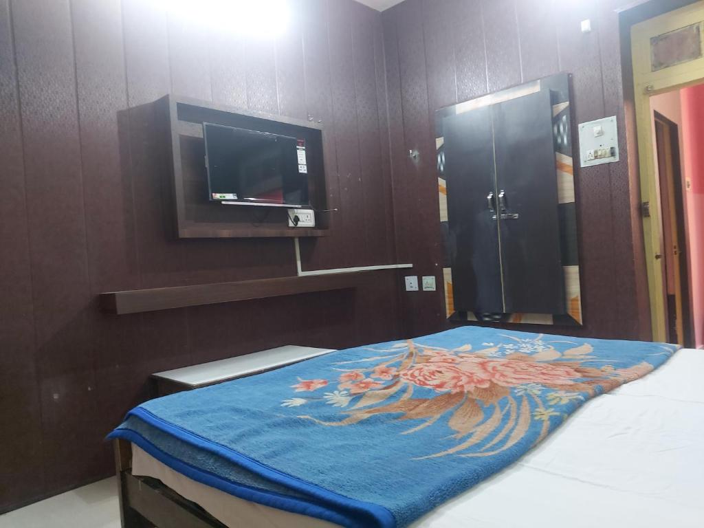 Postel nebo postele na pokoji v ubytování Hotel Vijay laxmi