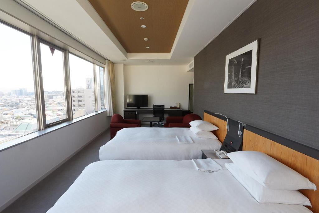 Postel nebo postele na pokoji v ubytování Rhino Hotel Kyoto