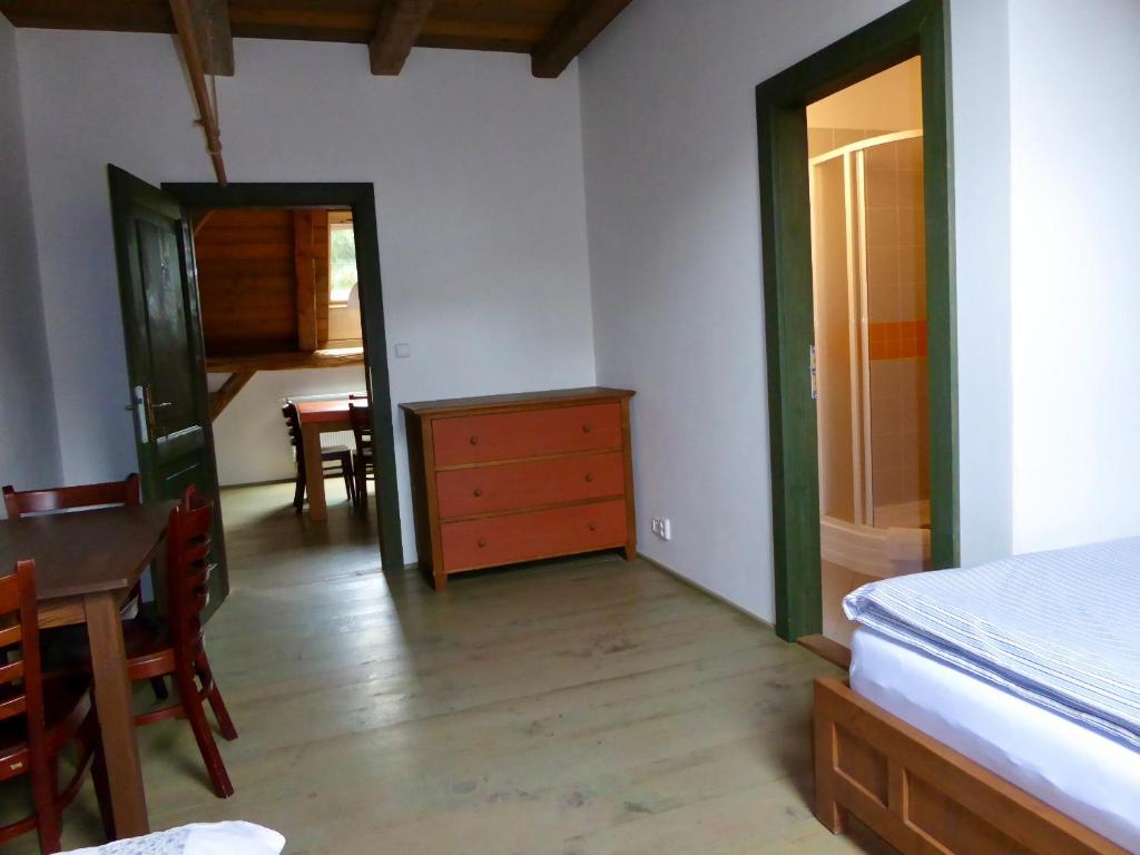U Devíti vidlí - Chambre Jumelle Avec Lit Supplémentaire