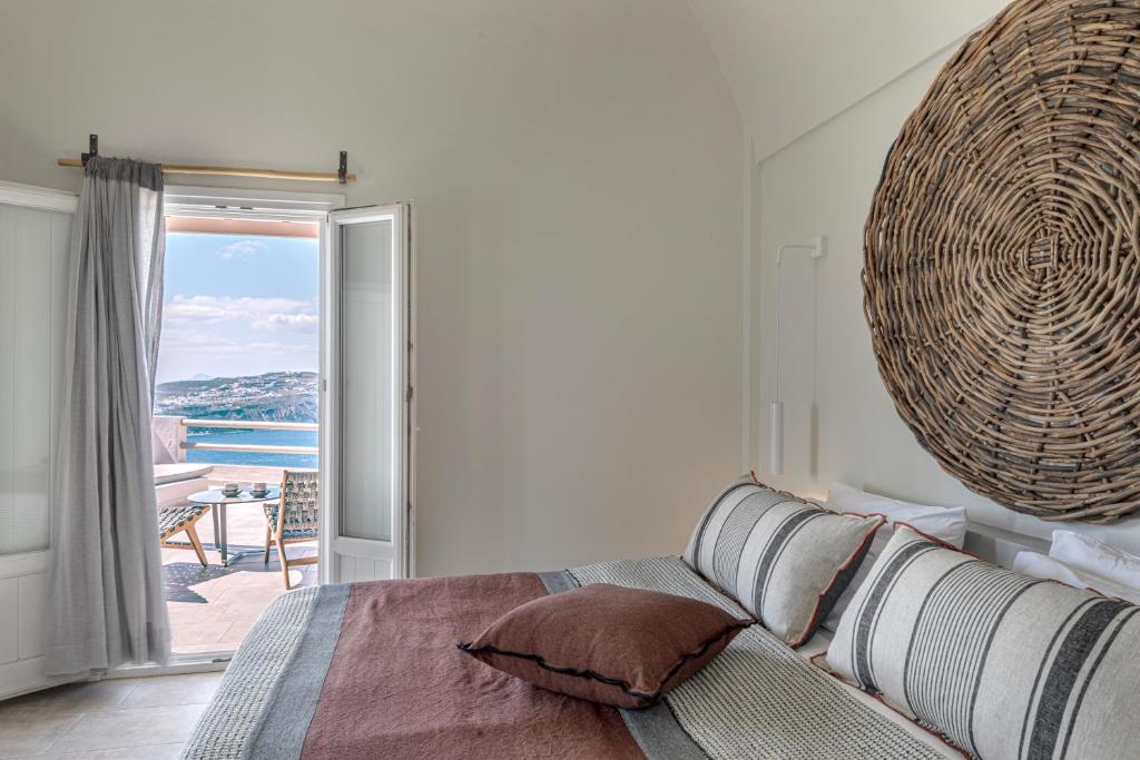 Postel nebo postele na pokoji v ubytování Grand View - Megalochori Santorini
