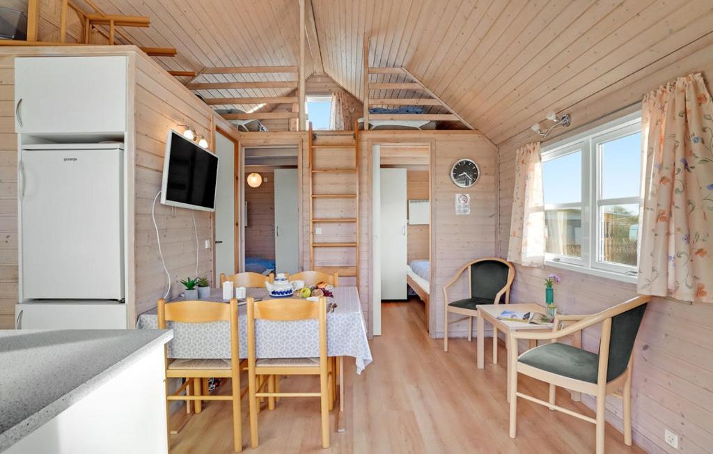 Kuchyň nebo kuchyňský kout v ubytování Toftum Bjerge Camping & Cottages