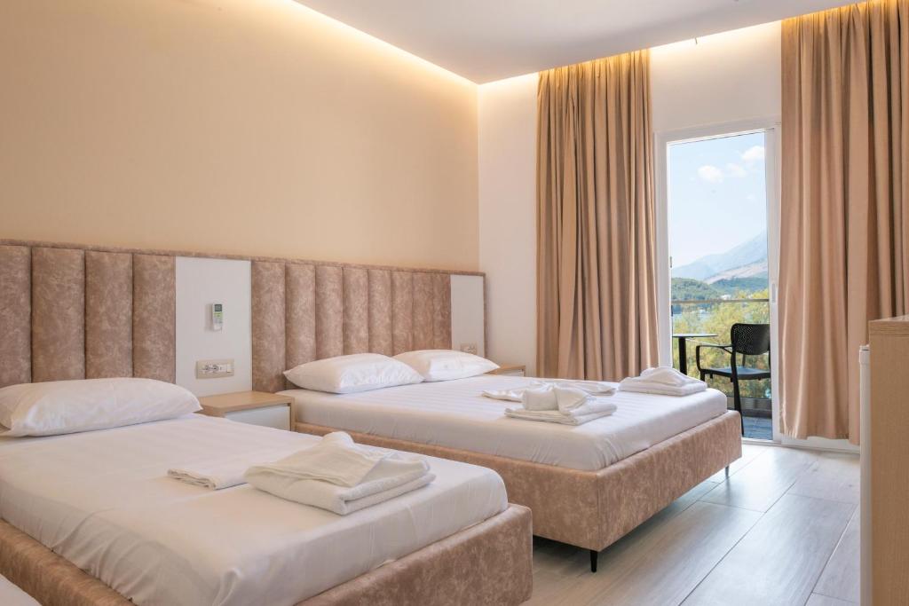 Postel nebo postele na pokoji v ubytování Seaside Hotel