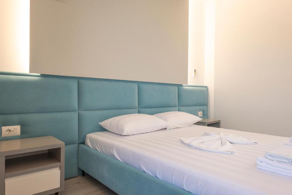 Postel nebo postele na pokoji v ubytování Seaside Hotel
